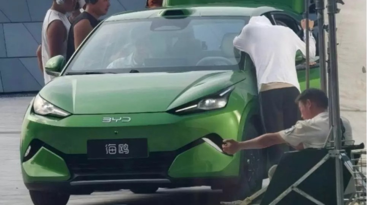 Xe điện giá rẻ BYD Seagull thế hệ mới lộ ảnh "bằng xương, bằng thịt" trước ngày ra mắt