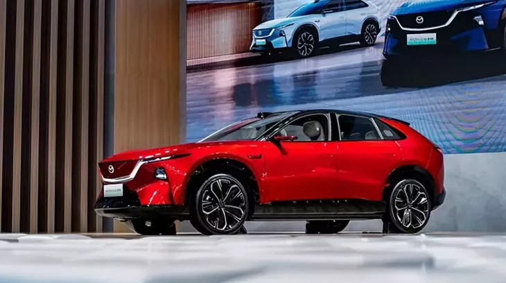 Sau hơn 1 năm ra mắt, Mazda CX-6e được nâng cấp nhẹ, bổ sung tính năng “tự lái”
