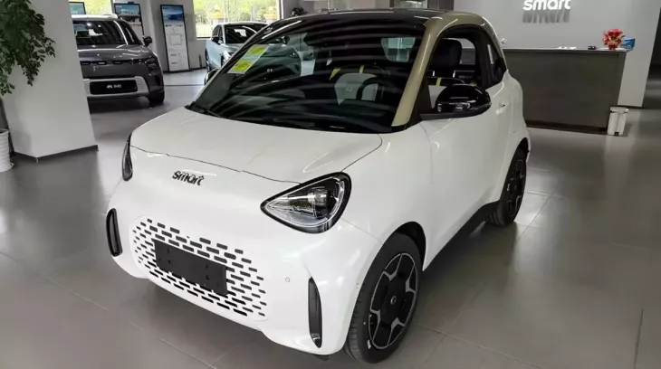 Ô tô điện "bé hạt tiêu" Smart #2 đã có mặt tại đại lý với thiết kế hai cửa, hai chỗ ngồi và cửa cốp mở hai chiều
