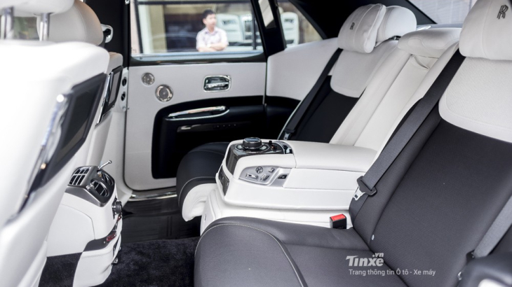 Rolls-Royce Ghost Black Badge