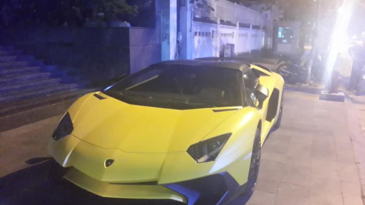 Lamborghini Aventador LP750-4 SV Roadster