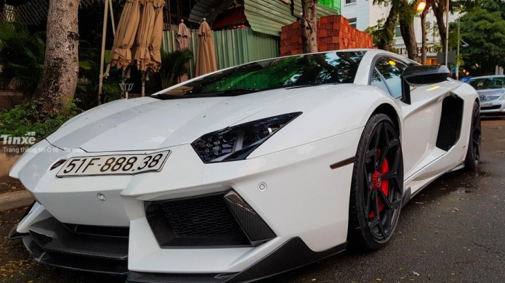 Lamborghini Aventador LP700-4