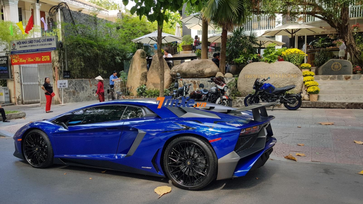 Lamborghini Aventador LP750-4 SV