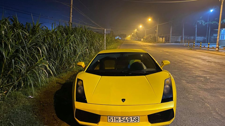 Bộ đôi siêu xe Lamborghini Gallardo lạ bất ngờ lăn bánh tại Huế một  chiếc thuộc bản giới hạn 50 chiếc trên toàn thế giới