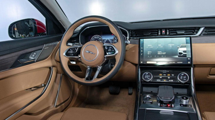 Jaguar XF 2.0 R-Dynamic SE (300PS)