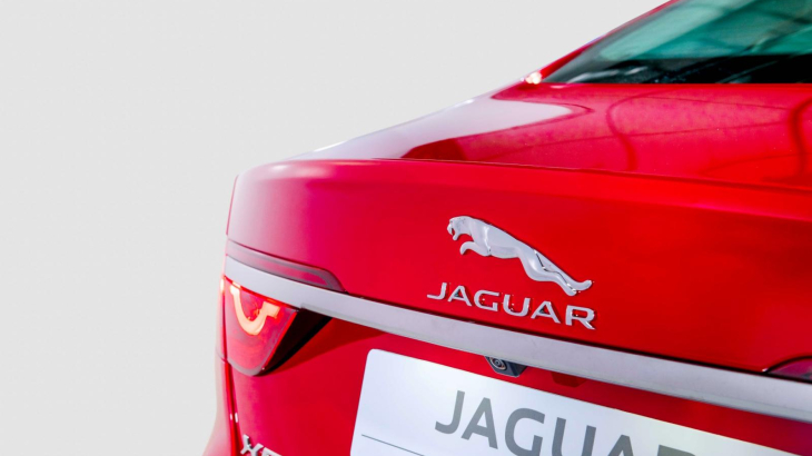 Jaguar XF 2.0 R-Dynamic SE (300PS)