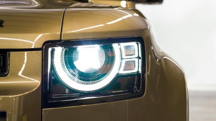 Land Rover Defender 90 SE