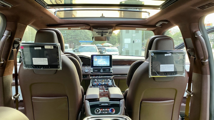 Lincoln Navigator L Black Label