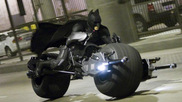 Những hành ảnh đầu tiên của Batcycle - Siêu mô tô của Batman trong phần  phim Flash mới