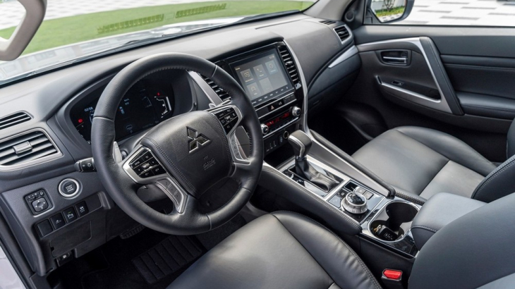 Mitsubishi Pajero Sport Dầu 4x4 AT