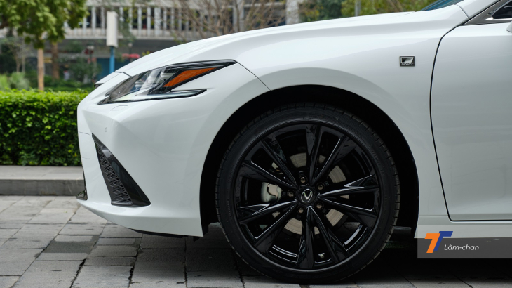 Lexus ES 250 F SPORT 2022