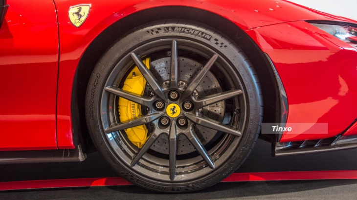 Ferrari SF90 Stradale