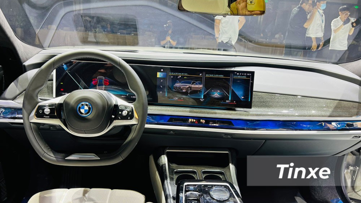BMW i7