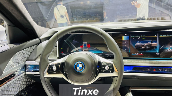 BMW i7