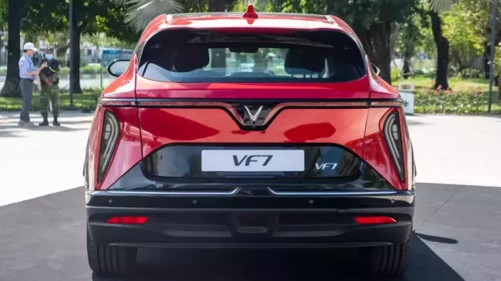 VinFast VF7