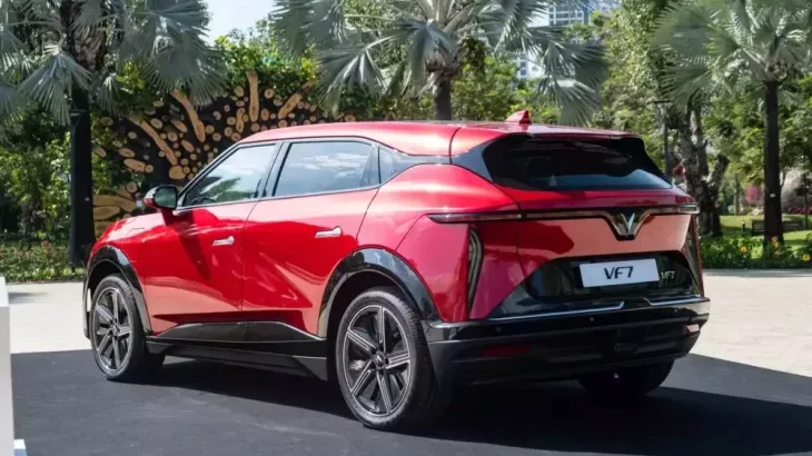 VinFast VF7