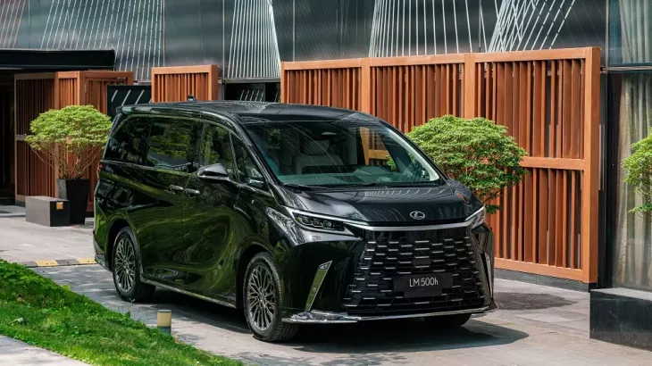 Lexus LM 500h 6 chỗ