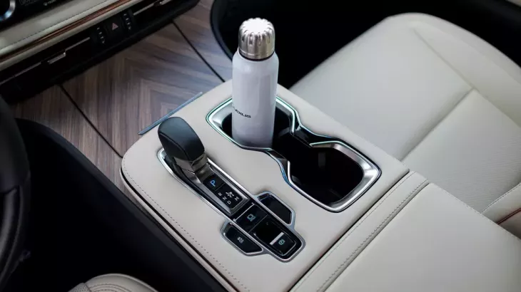 Lexus LM 500h 6 chỗ