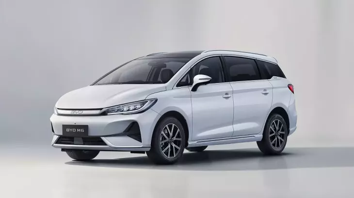 BYD M6