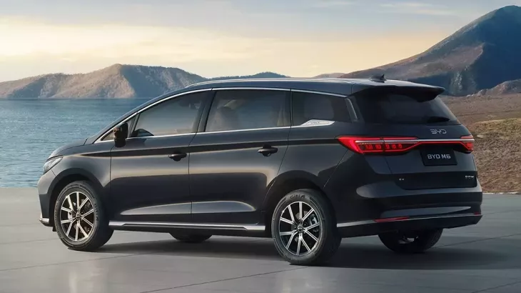 BYD M6