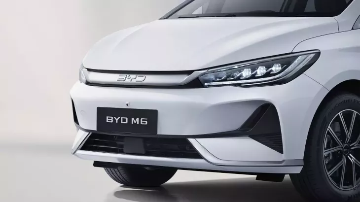 BYD M6