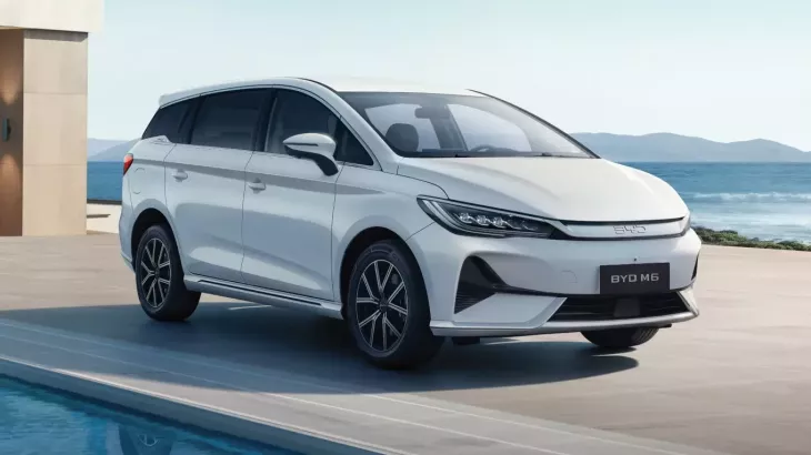 BYD M6