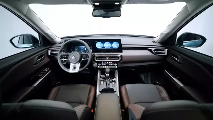 Mitsubishi Destinator Premium