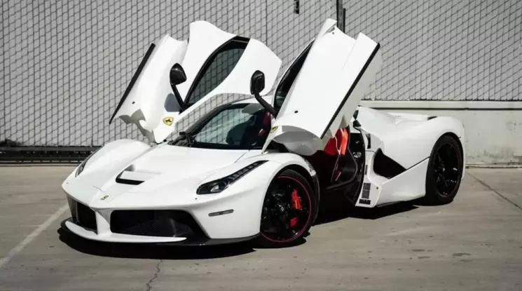 Bạn có biết bạn vẫn có thể mua một chiếc Ferrari LaFerrari hoàn toàn mới không?