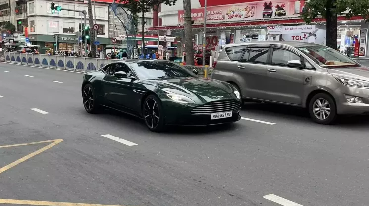 Biển số của chiếc xe Aston Martin DB11 này chỉ 40 triệu đồng nhưng lại rất đẳng cấp