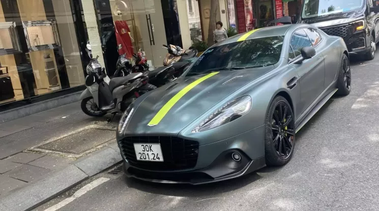 Aston Martin Rapide AMR phiên bản giới hạn bất ngờ lăn bánh ở Việt Nam?