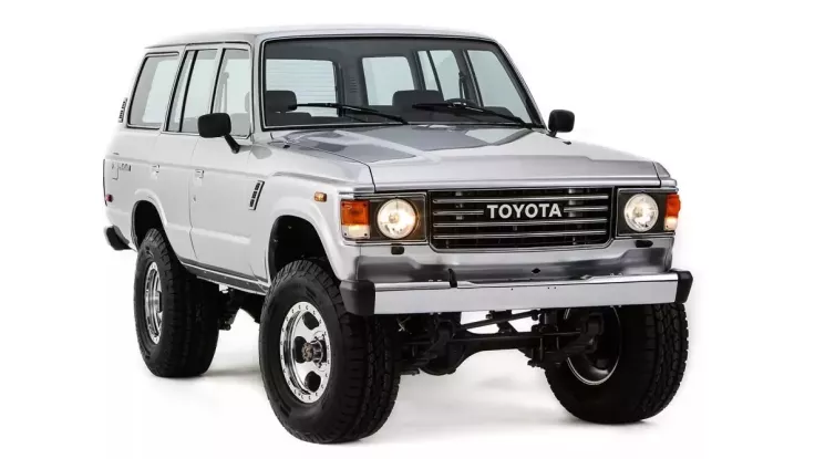 Toyota hồi sinh huyền thoại Land Cruiser FJ60 với bất ngờ lớn nằm bên dưới nắp ca-pô