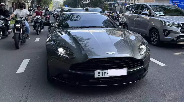 Xe thể thao Aston Martin DB11 mang biển số đẹp ở Tp.HCM