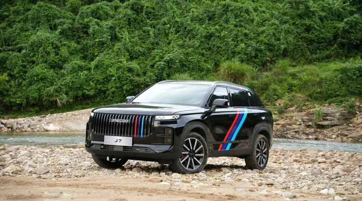 Jaecoo J7 dẫn động 4 bánh ra mắt Việt Nam, rẻ hơn 110 triệu đồng so với Mazda CX-5 AWD