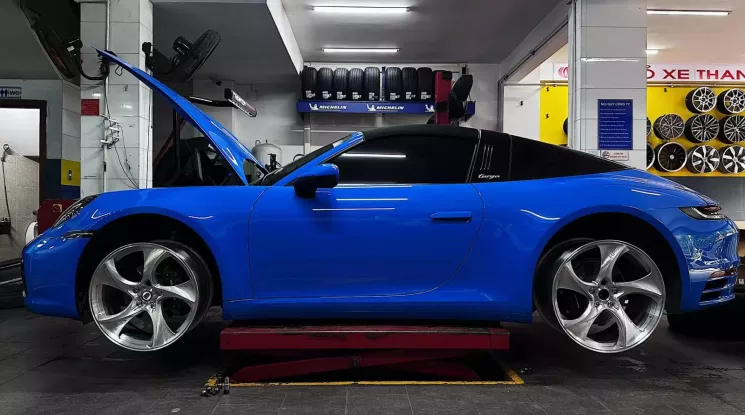 Chủ nhân Lamborghini Aventador SV độc nhất Việt Nam lên bản độ cho xe Porsche 911 Targa 992 mới tậu