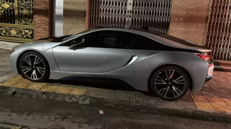 Lâu lắm mới thấy 1 xe thể thao hybrid BMW i8 nguyên bản, xe mới hơn 8 tỷ xe cũ còn gần 2 tỷ đồng