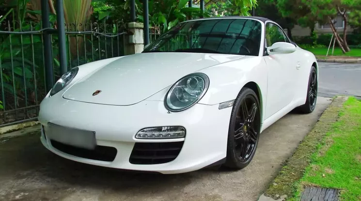 Porsche 911 Carerra Cabriolet 997 siêu hiếm tại Việt Nam, phần đuôi xe đầy đặc biệt