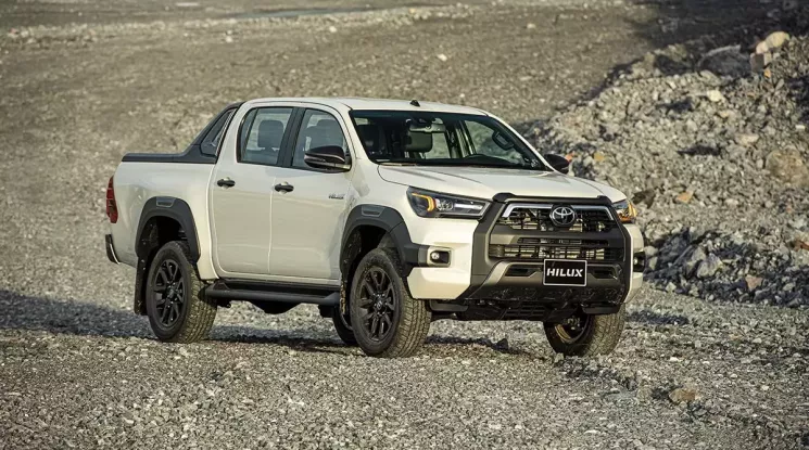 Doanh số xe bán tải tháng 10/2025: Toyota Hilux vượt qua Mitsubishi Triton nhờ ưu đãi hiếm hoi