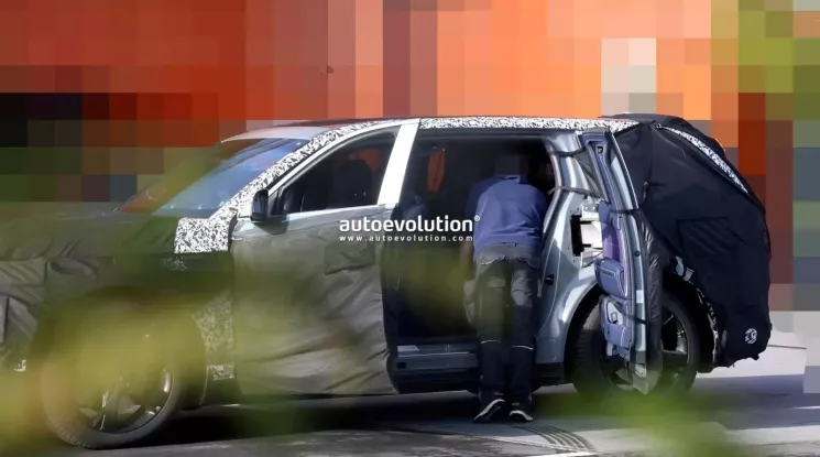 Xe Hàn Quốc Genesis GV90 2027 bị phát hiện có cửa mở ngược như xe Rolls-Royce