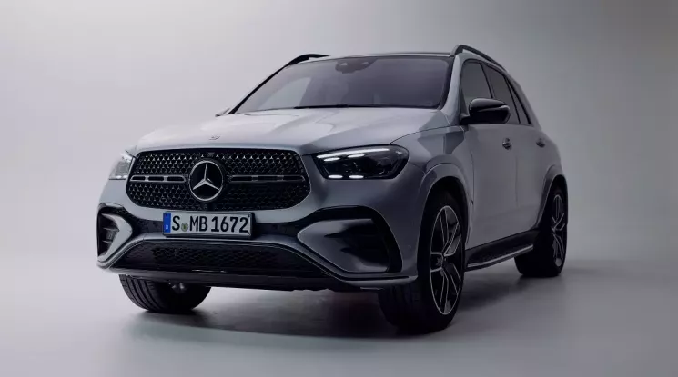 Mercedes-Benz GLE 400e 4Matic 2026 chính thức ra mắt Việt Nam, có thể chạy 114 km mà không tốn xăng