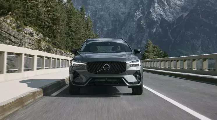 SUV hạng sang Volvo XC60 2026 chính thức đặt chân đến Việt Nam, giá từ 2,299 tỷ đồng