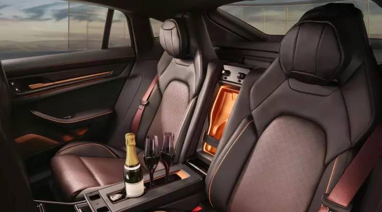 Porsche Panamera Turbo độc nhất vô nhị được xây dựng cho chủ xe mê rượu sâm panh và xì gà