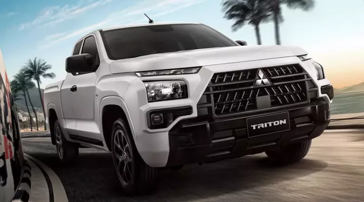 Vén màn Mitsubishi Triton Street 2026 với thiết kế đầu xe khác biệt và máy dầu yếu hơn