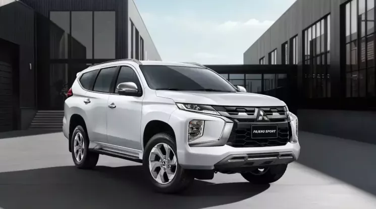 Ra mắt Mitsubishi Pajero Sport phiên bản tiêu chuẩn mới với giá dưới 1 tỷ đồng