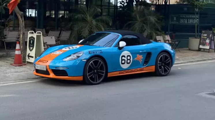 Porsche 718 Boxster Gulf Oil hàng lạ tại Việt Nam