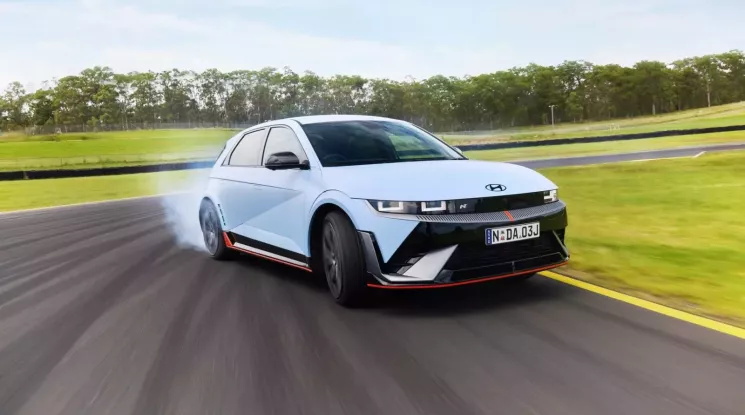 Hyundai Ioniq 5 và Ioniq 5 N 2026 "hạ lốp" ở "xứ sở chuột túi, giá từ 1,3 tỷ đồng