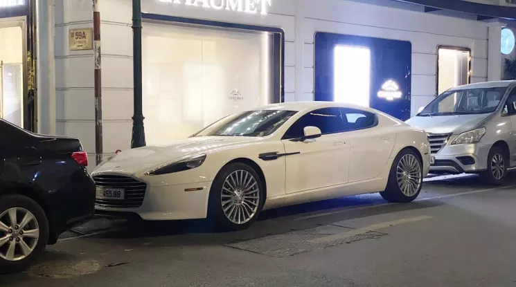 Aston Martin Rapide S của hot girl 9X Hà thành tái xuất