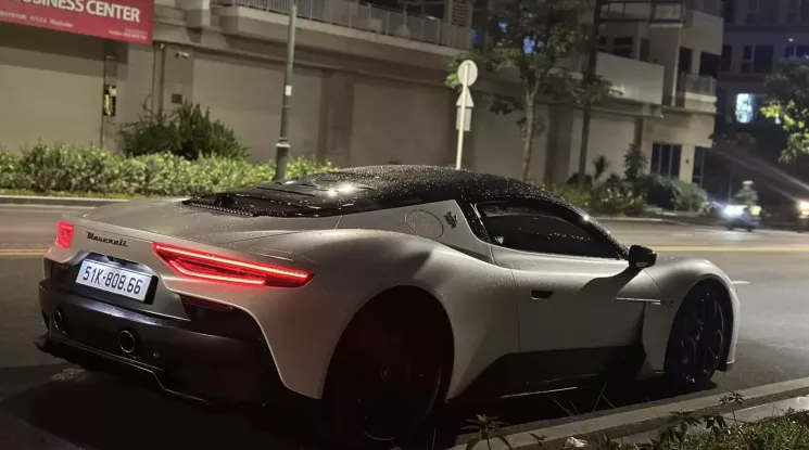 Maserati MC20 mang màu trắng nhám đẹp mắt ở Tp.HCM