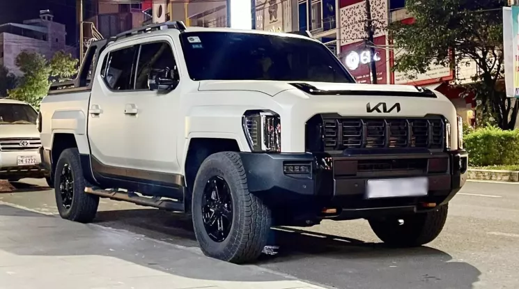 Xe bán tải Kia Tasman 2025 bất ngờ xuất hiện tại Việt Nam: Chủ xe chọn chơi hẳn bản off-road