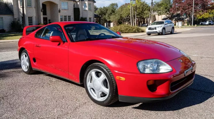 Con trai bán xe Toyota Supra của bố mua 32 năm trước để tậu Cadillac Escalade mới