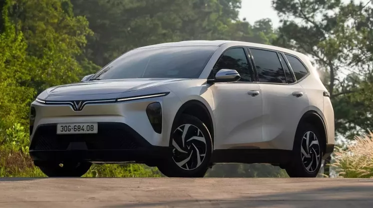 Doanh số xe MPV tháng 11/2025: VinFast Limo Green bán gấp 4 lần so với "cựu vương" Mitsubishi Xpander
